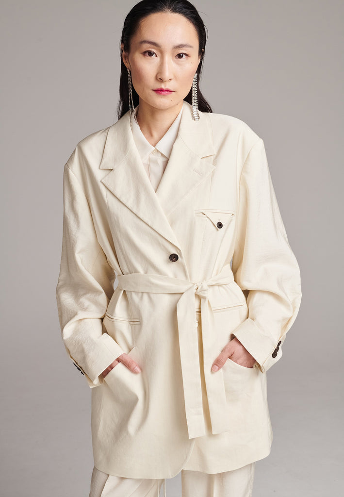 Your everyday choice: an oversized wrap blazer cut from a linen blend. Features shoulder pads and a belt at the waist, adding structure to the loose fit. Inside-out details inspired by the inside of a menswear blazer. Horn button closure, detailed welt pockets and central back vent.