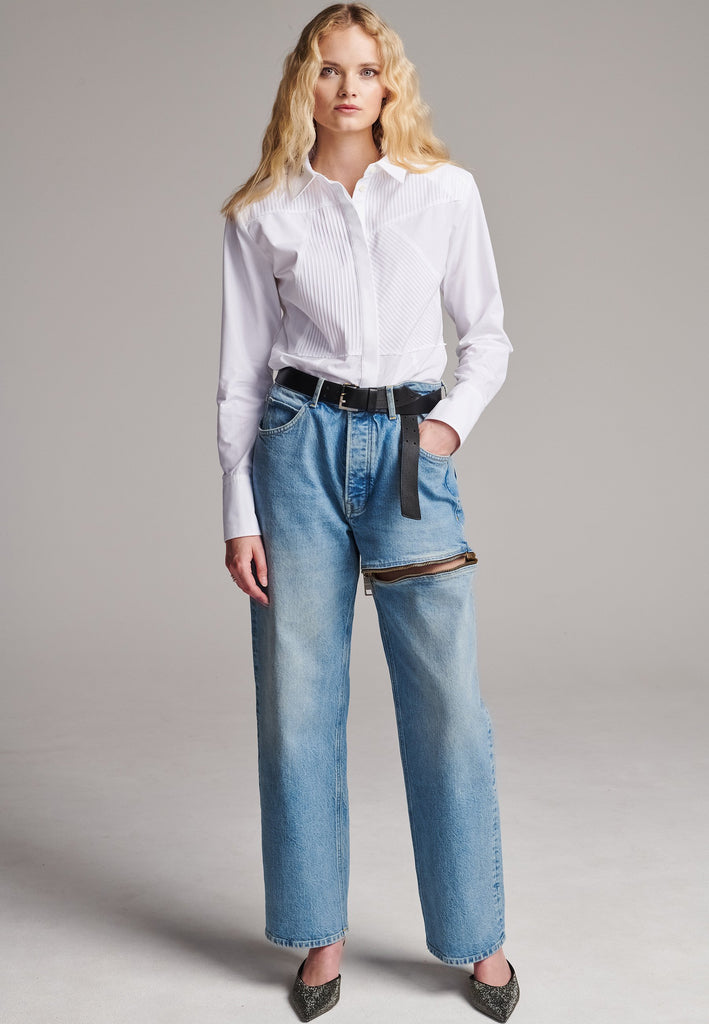 If you were looking for the perfect vintage denim wash, you just found it right here. Transform your jeans into one-leg trousers by zipping them off. Straight loose baggy fit with a medium rise. Asymmetric deconstructed by the chunky couture FRENKEN zip. Five-pocket styling with belt loops at the waistband.