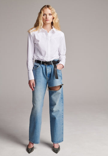 If you were looking for the perfect vintage denim wash, you just found it right here. Transform your jeans into one-leg trousers by zipping them off. Straight loose baggy fit with a medium rise. Asymmetric deconstructed by the chunky couture FRENKEN zip. Five-pocket styling with belt loops at the waistband.