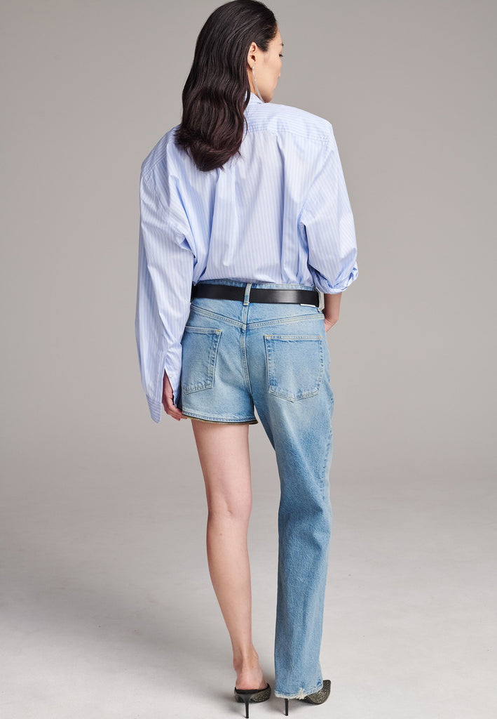 Easy-to-wear oversized shirt men inspired. A true homage to the 80’s Ralph Lauren men's shirt. Dropped shoulders, detailed with a mirrored F. Cut from 100% cotton crisp poplin.