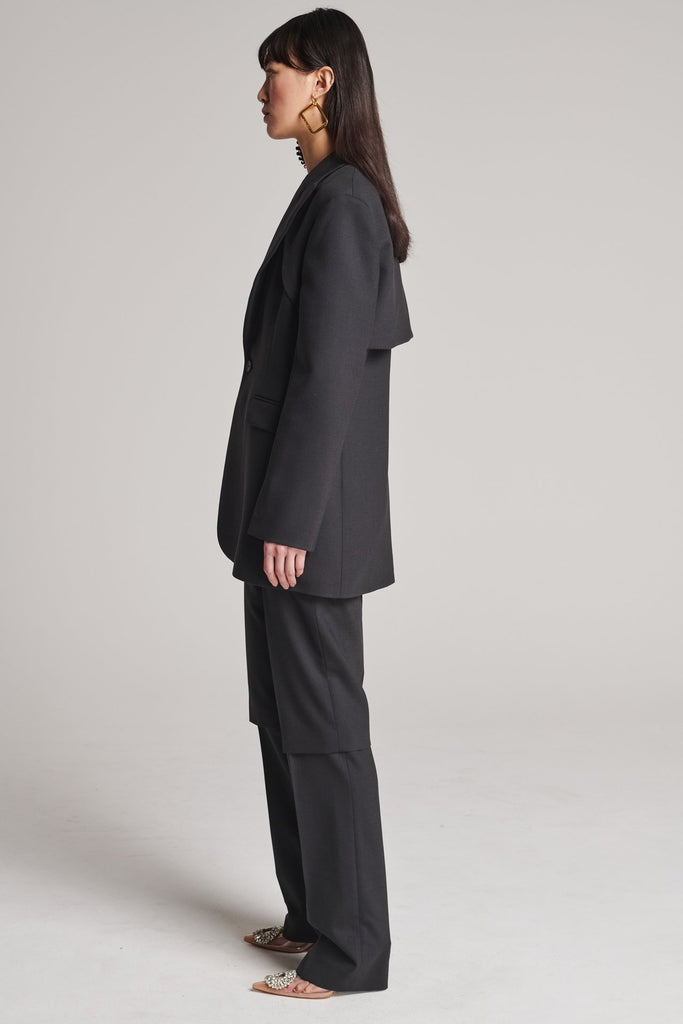 Shoulder-padded fitted blazer. Features a double layer at the front top panel and back. True to size.