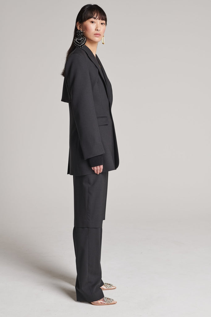 Shoulder-padded fitted blazer. Features a double layer at the front top panel and back. True to size.