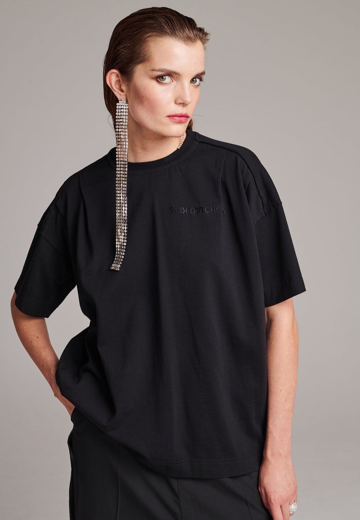 What better way to master your look than with this boxy fit tee. Embroidered with the FRENKEN “We Should Kiss” slogan, detailed with inside-out seams and the exclusively made "Love Care label". Drop shoulders, straight hem and crew neckline. Made from washed soft cotton jersey. What is not to love?