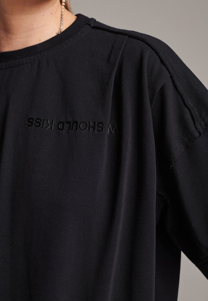 What better way to master your look than with this boxy fit tee. Embroidered with the FRENKEN “We Should Kiss” slogan, detailed with inside-out seams and the exclusively made "Love Care label". Drop shoulders, straight hem and crew neckline. Made from washed soft cotton jersey. What is not to love?