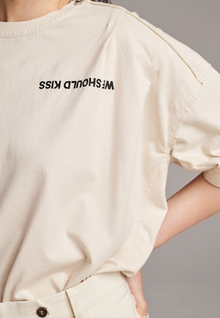 What better way to master your look than with this boxy fit tee. Embroidered with the FRENKEN “We Should Kiss” slogan, detailed with inside-out seams and the exclusively made "Love Care label". Drop shoulders, straight hem and crew neckline. Made from washed soft cotton jersey. What is not to love?