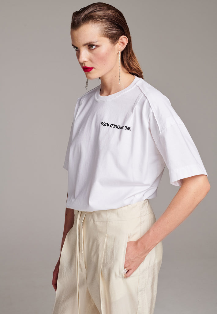 What better way to master your look than with this boxy fit tee. Embroidered with the FRENKEN “We Should Kiss” slogan, detailed with inside-out seams and the exclusively made "Love Care label". Drop shoulders, straight hem and crew neckline. Made from washed soft cotton jersey. What is not to love?