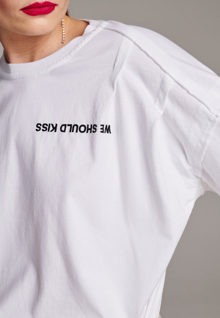 What better way to master your look than with this boxy fit tee. Embroidered with the FRENKEN “We Should Kiss” slogan, detailed with inside-out seams and the exclusively made "Love Care label". Drop shoulders, straight hem and crew neckline. Made from washed soft cotton jersey. What is not to love?