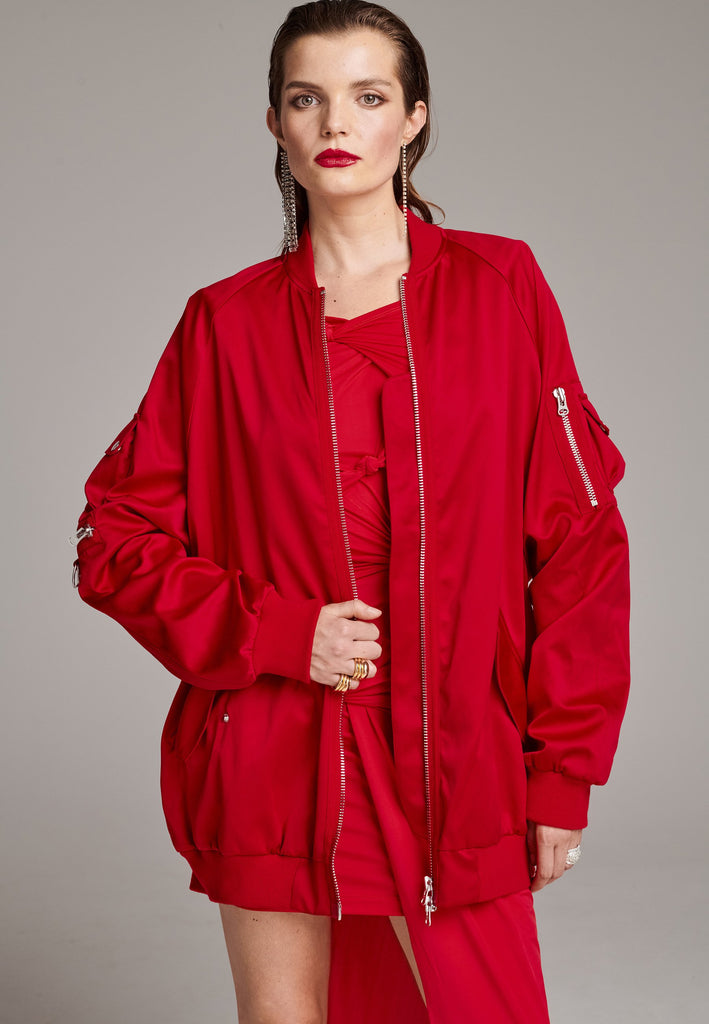 Oversized satin bomber jacket with batwing sleeve cut. Detailed with front and arm pockets, metallic zip closure and wrinkled pleat at the center back. This is the perfect winter shell and a true classic twist from FRENKEN.