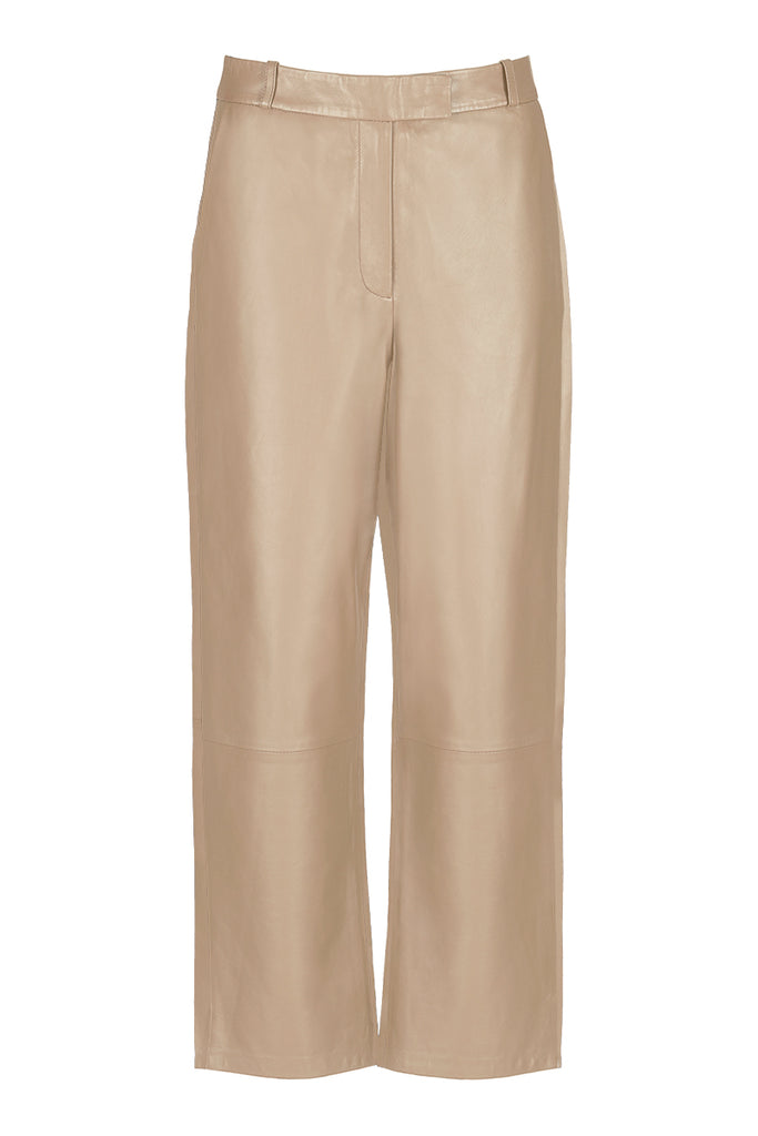 Cut from the smoothest leather, Blocked is a straight-leg trouser that combines a contrasting black back with a light camel front. Wear it with heels or with sneakers, there are some trends that will never go out of style so refresh your wardrobe with these investment-worthy trousers. Style it with the matching blazer Mindset.